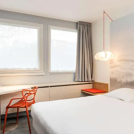 Ibis Styles Paris Velizy Hotel Exterior photo